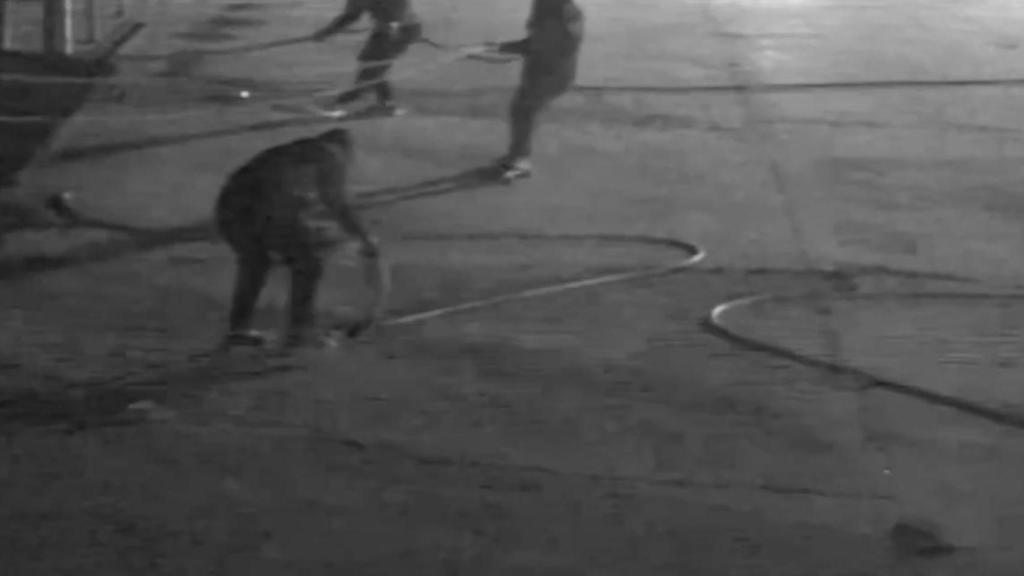 Los ladrones de la Mafia del Cobre, en plena acción.