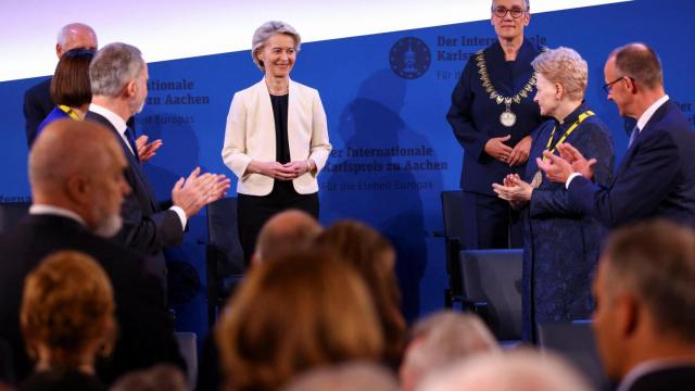 La presidenta de la Comisión, Ursula von der Leyen, durante el acto de entrega este jueves del premio Carlomagno en Aquisgrán