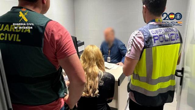 Cinco detenidos en A Coruña por estafar más de 30.000 euros mediante el robo de datos bancarios