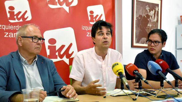 Pablo Novo, concejal del Ayuntamiento de Zamora; Juan Gascón, coordinador de IU CyL; y Félix Alonso Cantorné (Esquerra Unida de Catalunya), diputado de asuntos de movilidad y transportes