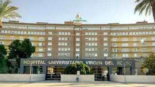 Entrada del hospital Virgen del Rocío de Sevilla.