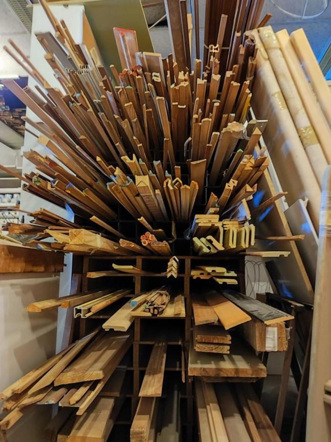 Madera cortada en el interior de Manitas.