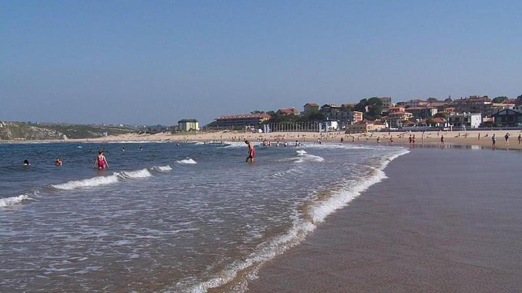 Imagen de la Playa de la Concha, en Suances (Cantabria)