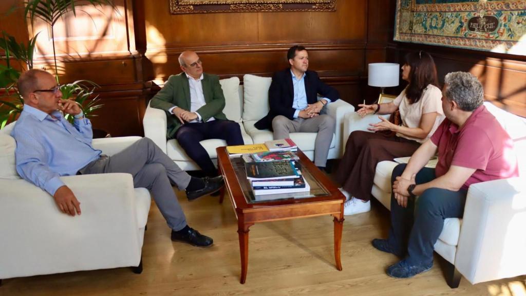 Reunión con representantes de usuarios y trabajadores.