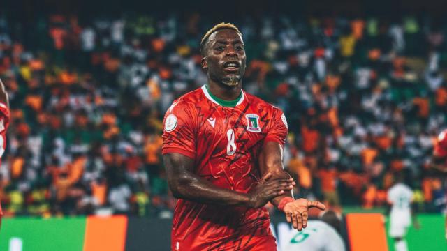 El mediocentro internacional Jannick Buyla en un partido con su selección de Guinea Ecuatorial.
