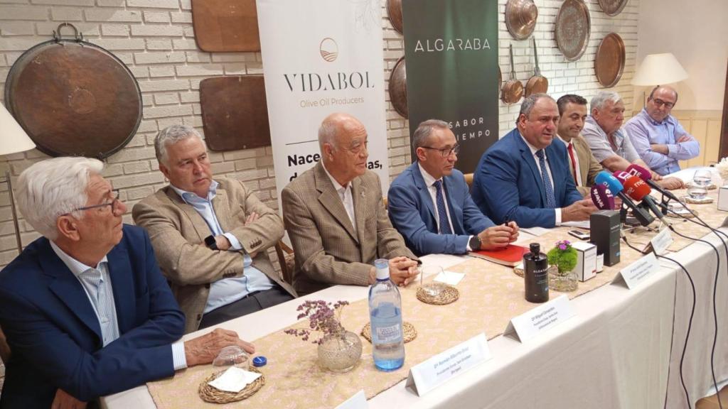 Rueda de prensa en Venta de Aires.