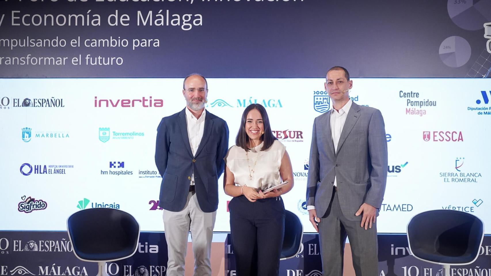 De izquierda a derecha; Daniel González de Vega, CEO de Smartick; Alba Rosado, redactora de EL ESPAÑOL de Málaga; y Walter Jones, directivo de la Asociación Educación Digital Responsable y colaborador del Programa Cibercooperantes INCIBE;  en la segunda jornada del IV Foro de Educación, Innovación y Tecnología 'Impulsando el cambio para transformar el futuro'.