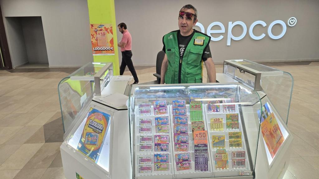 Jose luis Paramio, vendedor de la ONCE que ha repartido el premio