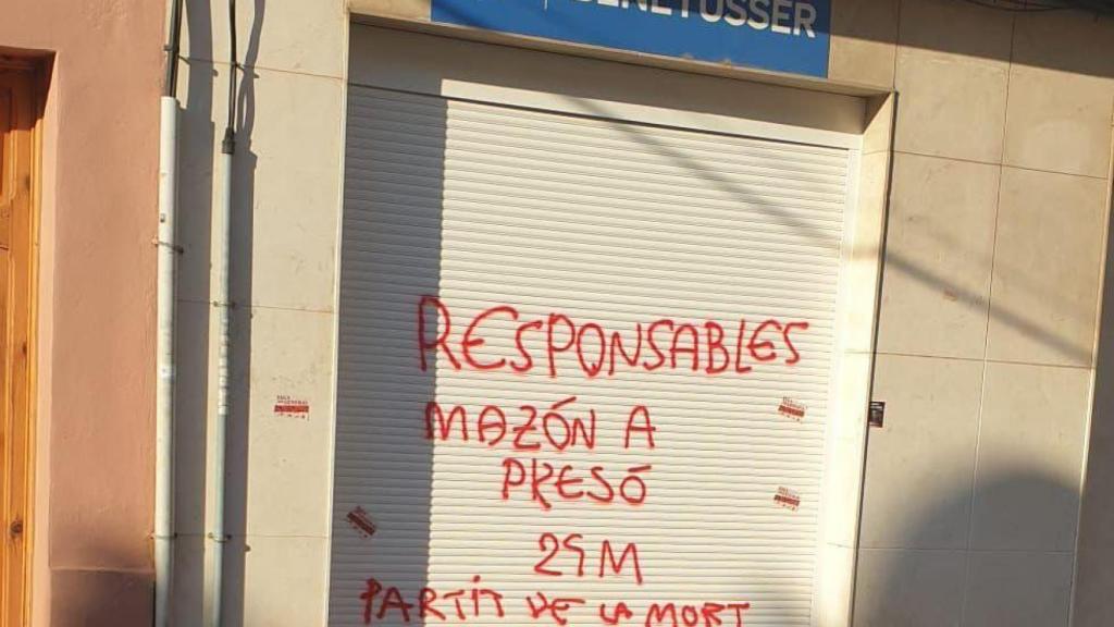 Responsables y criminales: vandalizan con pintadas las sedes del PP en varios municipios de L'Horta Sud