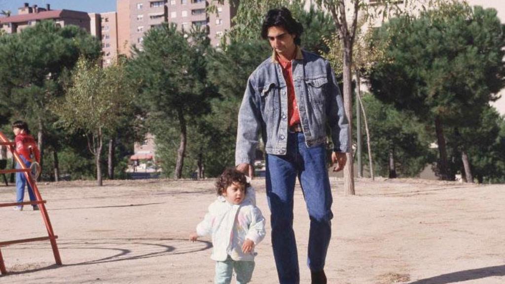 Antonio Flores con su hija, Alba, en una imagen de archivo.