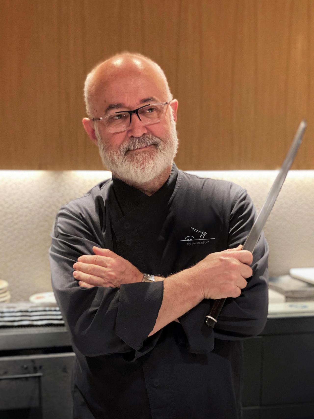 Ricardo Sanz, con su yanagiba, una reliquia por su alto precio.