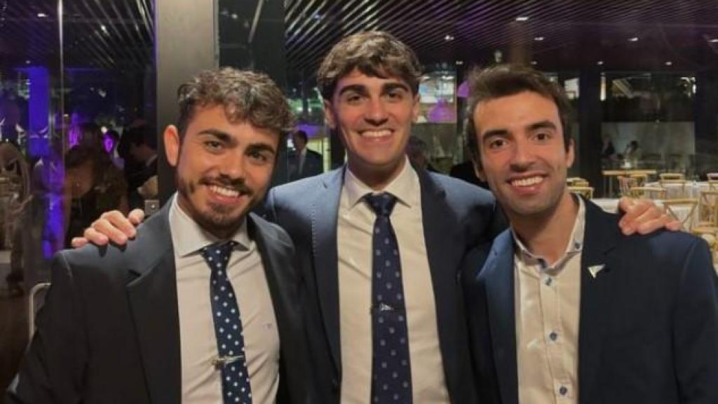 Los Mozos de Arousa reaccionan al fin de la emisión de 'Reacción en Cadena', el programa que los catapultó a la fama.