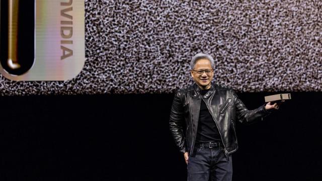 Jensen Huang, consejero delegado de Nvidia, en la presentación de su producto DGX Spark.