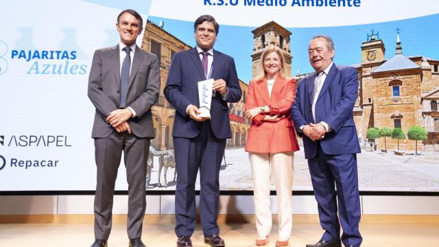 Recogida del galardón.