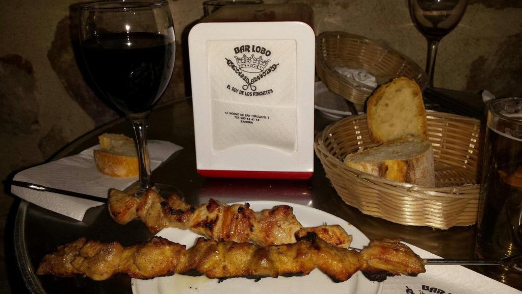Pinchos morunos del Bar Lobo