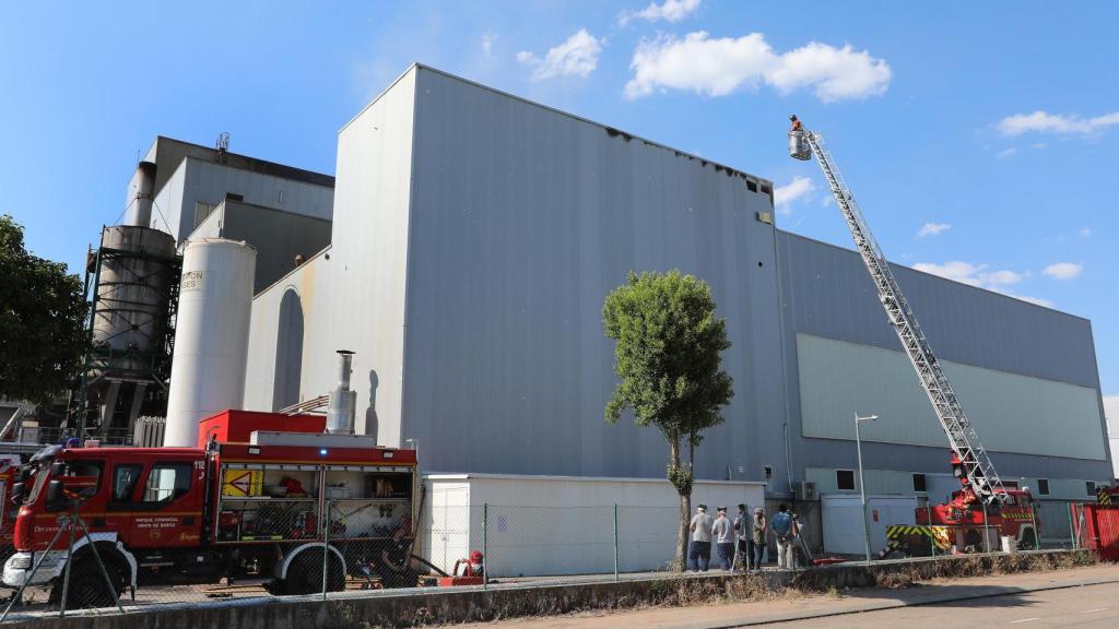 Arde parte del tejado de una nave de Prosol