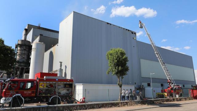 Arde parte del tejado de una nave de Prosol