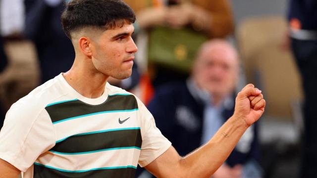Carlos Alcaraz celebra un punto ante Fabian Marozsan.