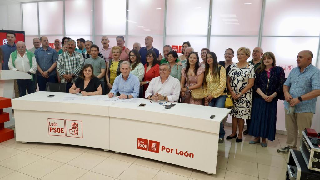 Celebración de la asamblea general extraordinaria en la Agrupación Municipal del Partido Socialista de León en la que ha salido reelegido como secretario general, José Antonio Diez