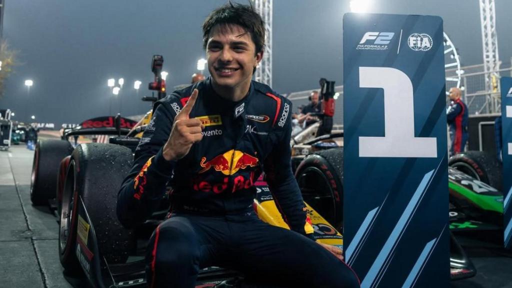 Pepe Martí celebra la victoria en la sprint-race del GP de Baréin.