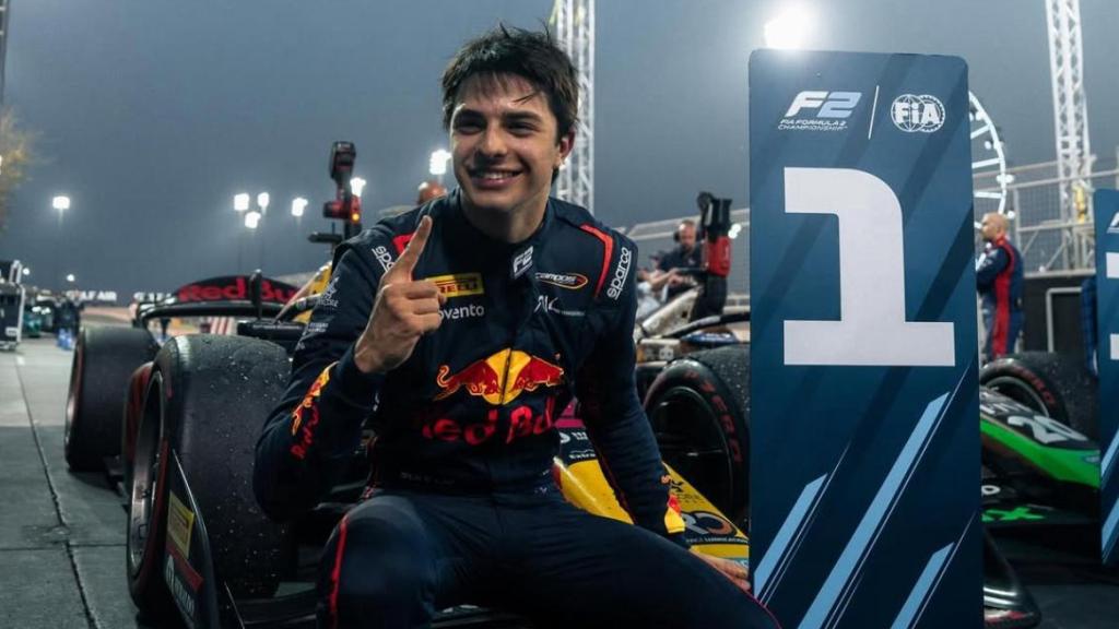 Pepe Martí celebra la victoria en la sprint-race del GP de Baréin.