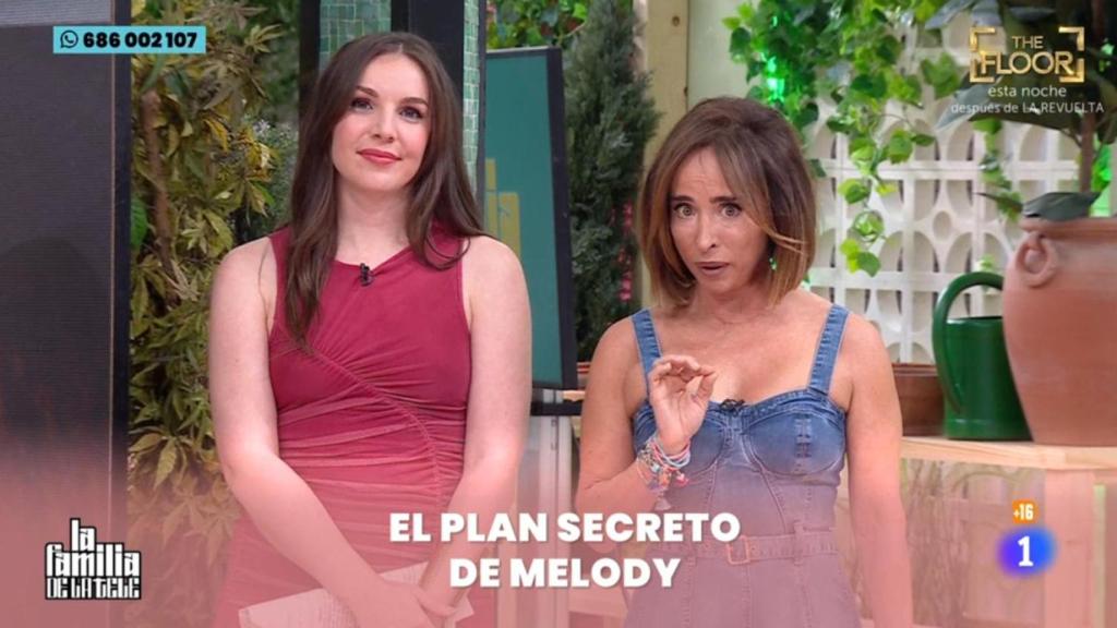 Inés Hernand y María Patiño en 'La familia de la tele'.