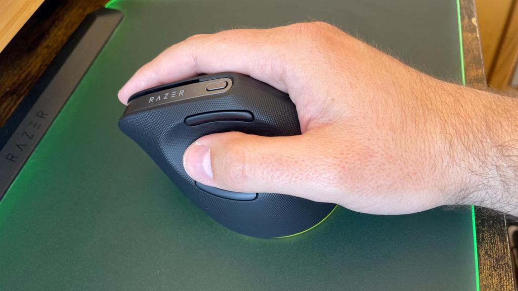 El Razer Pro Click V2 Vertical Edition.