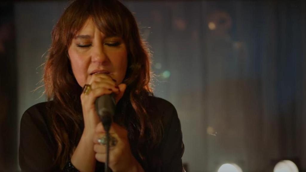 Eva Amaral, en el videoclip de 'Non quero perderte' junto a Eladio y los Seres Queridos y Fillas de Cassandra