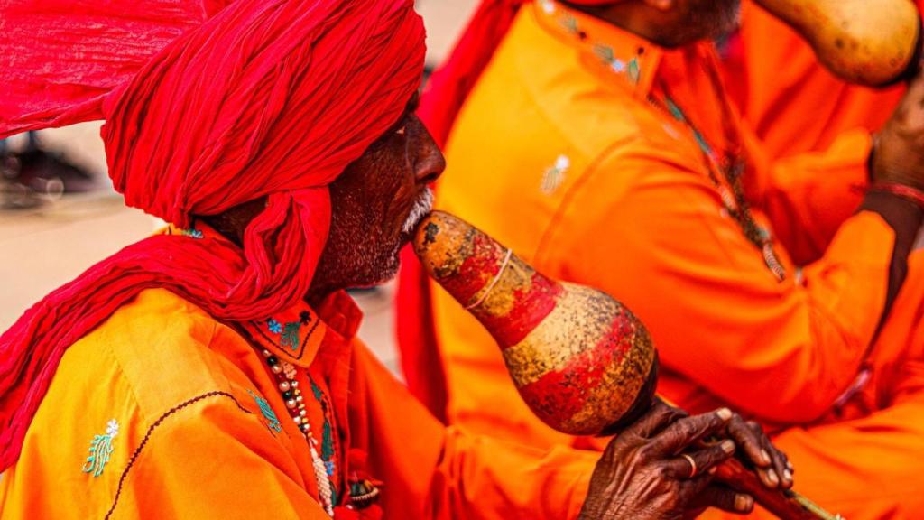 Hombre en un festival en la India