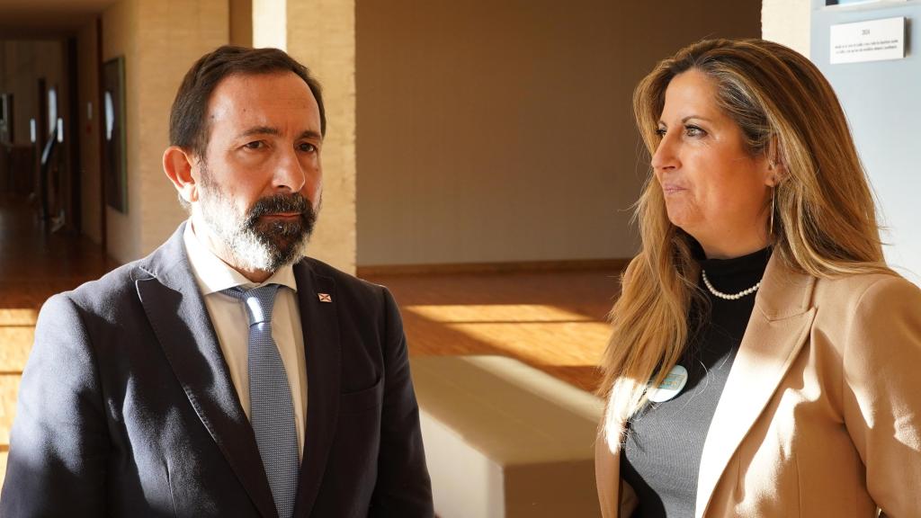 Los dos procuradores expulsados de Vox en las Cortes de Castilla y León, Javier Teira y Ana Rosa Hernando