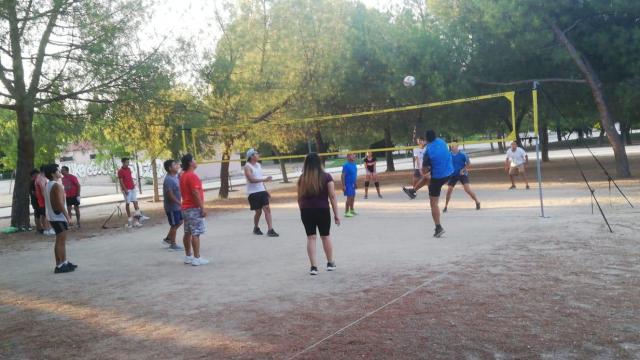 Un partido de 'ecuavoley' en un parque madrileño
