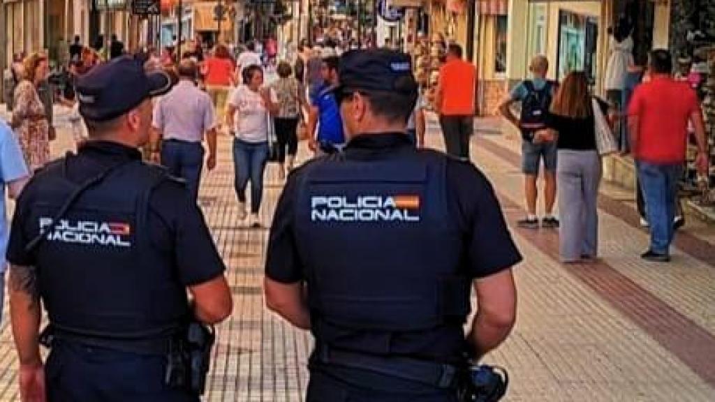 Agentes de la Policía Nacional en Ronda.