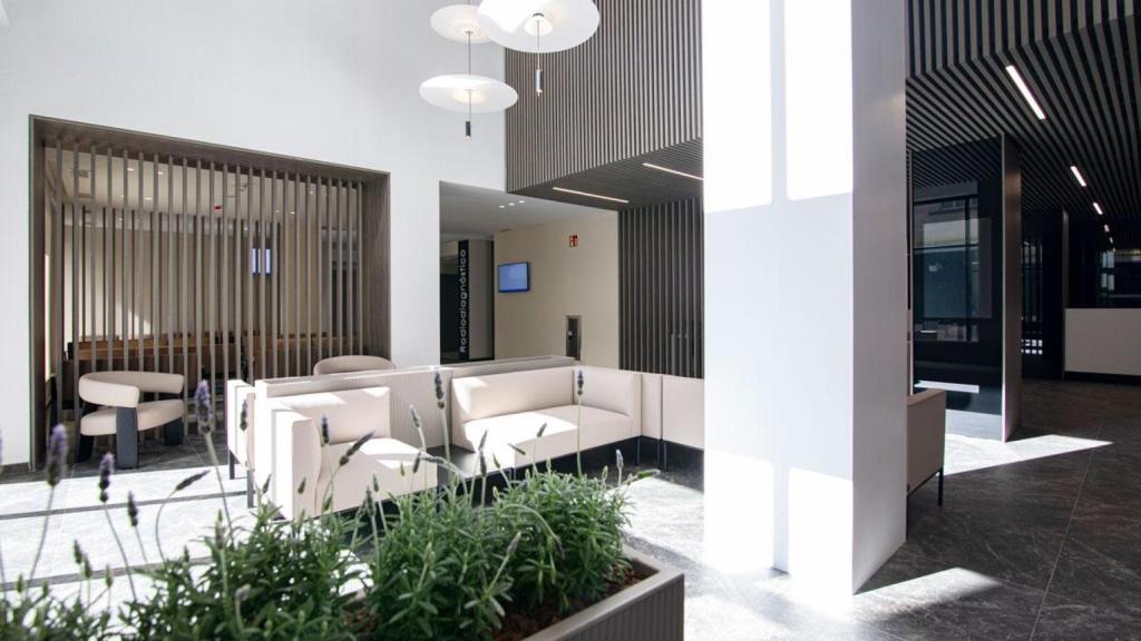 Recepción del Hospital IMED Colón en Valencia.