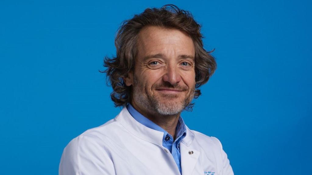 Javier Albares es médico especialista en Neurofisiología Clínica y experto en trastornos del sueño.