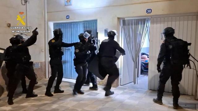 Momento de las detenciones. Foto: Guardia Civil.