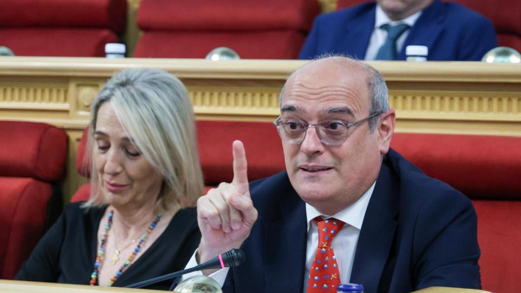 El edil de Vox defendiendo la moción.