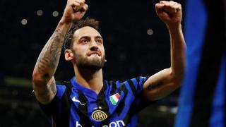 Calhanoglou celebra una victoria del Inter de Milán.