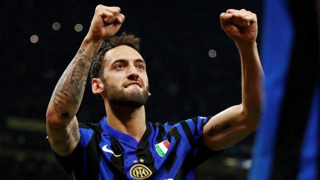 Calhanoglou celebra una victoria del Inter de Milán.