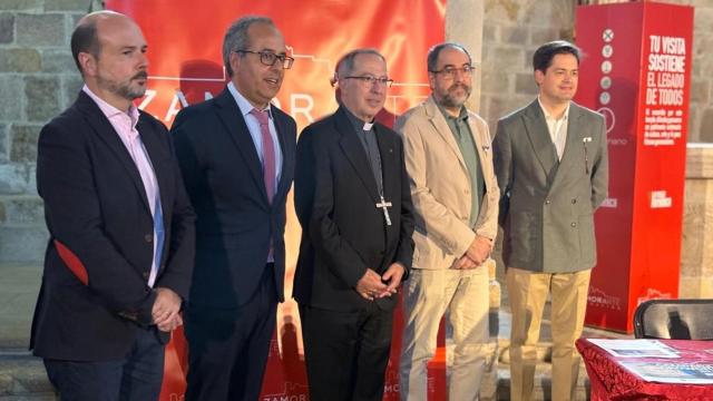 Presentación de la campaña de donativos con el obispo de Zamora, Fernando Varela