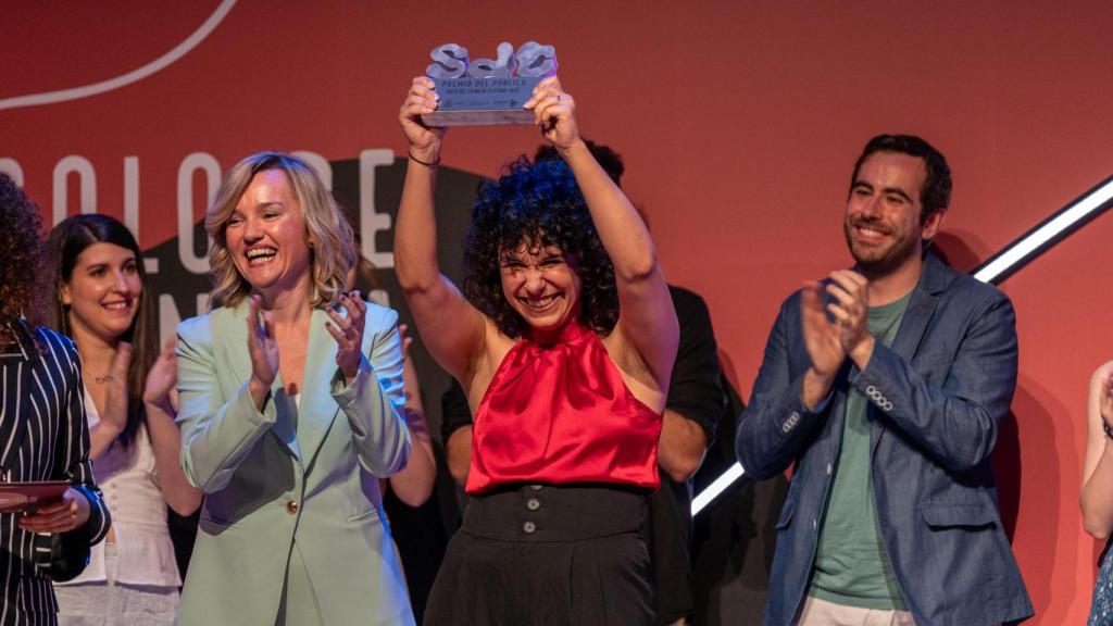 Alicia Otero gana el certamen nacional de monólogos científicos.