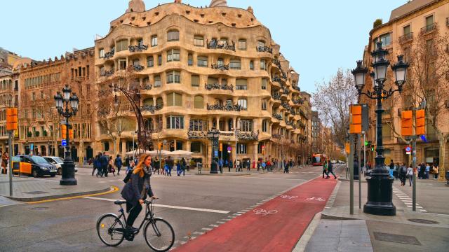 ¿Es posible seguir el modelo europeo? El Área Metropolitana de Barcelona quiere cambiar los coches por bicis