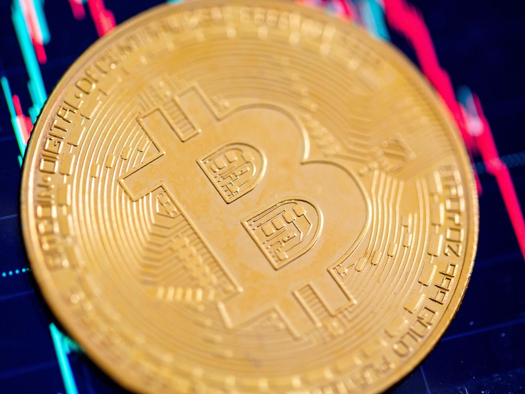 Y si hubieras invertido 1.000 dólares en bitcoin hace diez años? La  criptodivisa se dispara un 44.500% desde 2015