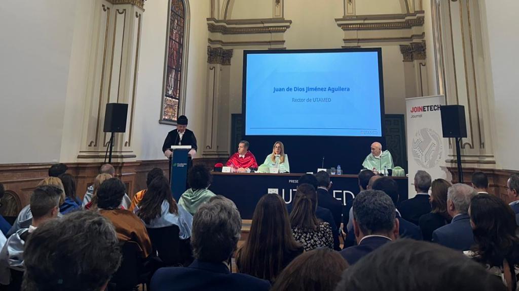 Un momento de la intervención del rector de UTAMED, Juan de Dios Jiménez.