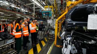 Antonio Filosa, consejero delegado de Stellantis, en la planta de Vigo