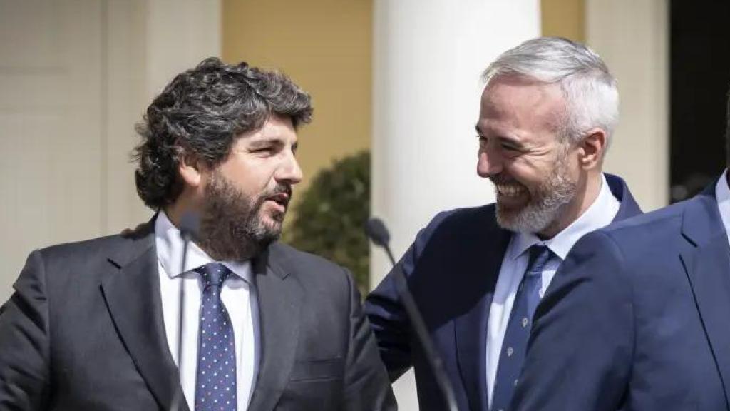 López Miras y Azcón, presidentes de Murcia y de Aragón, en una cumbre de presidentes del PP celebrada en Madrid, en septiembre.
