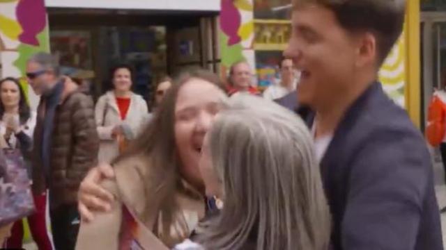 Momento en el que Cristina ganaba 8.000 euros en 'Lo sabe no lo sabe'.