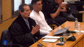 Imagen del acusado junto a su abogado durante el juicio.