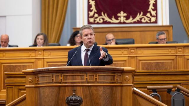 Emiliano García-Page, presidente de Castilla-La Mancha, durante su intervención en favor de la proposición de ley de reforma del Estatuto.