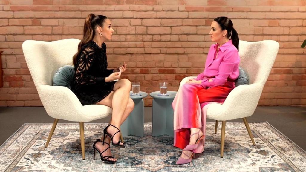 Nuria Fergó junto a Cruz Sánchez de Lara en 'Madres: desde el corazón'.