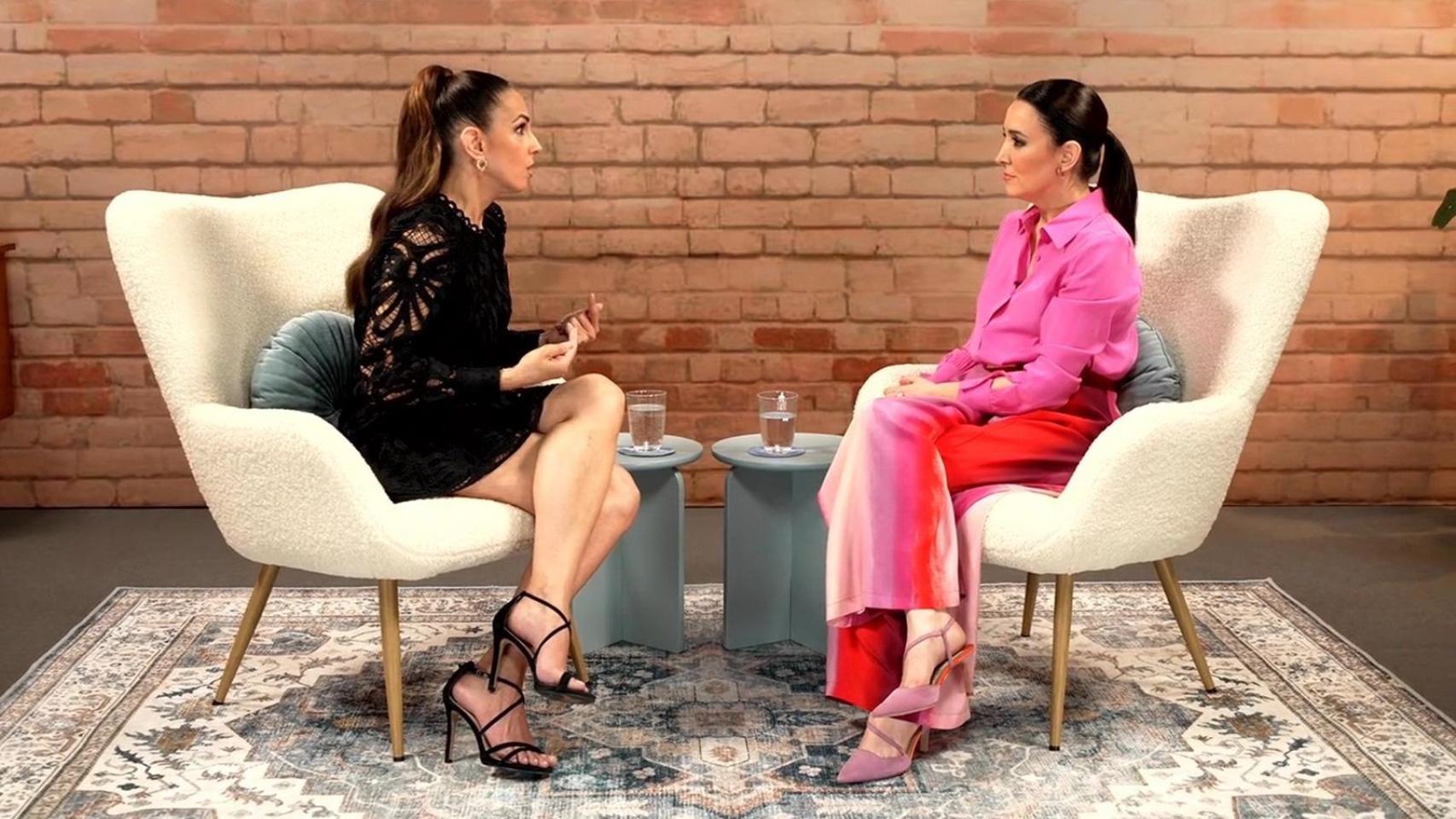 Nuria Fergó junto a Cruz Sánchez de Lara en 'Madres: desde el corazón'.